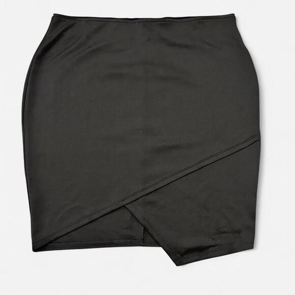 Bisou Bisou Dresses & Skirts - Plus size 1X Black pencil mini skirt